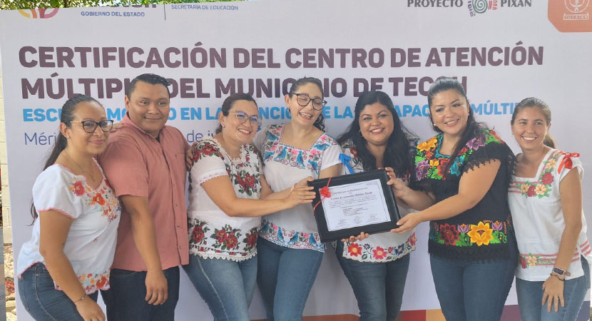 5 maestras y 1 psicólogo detienene el Diploma, equipo que tomó los Diplomados de la Academia Perkins Internacional